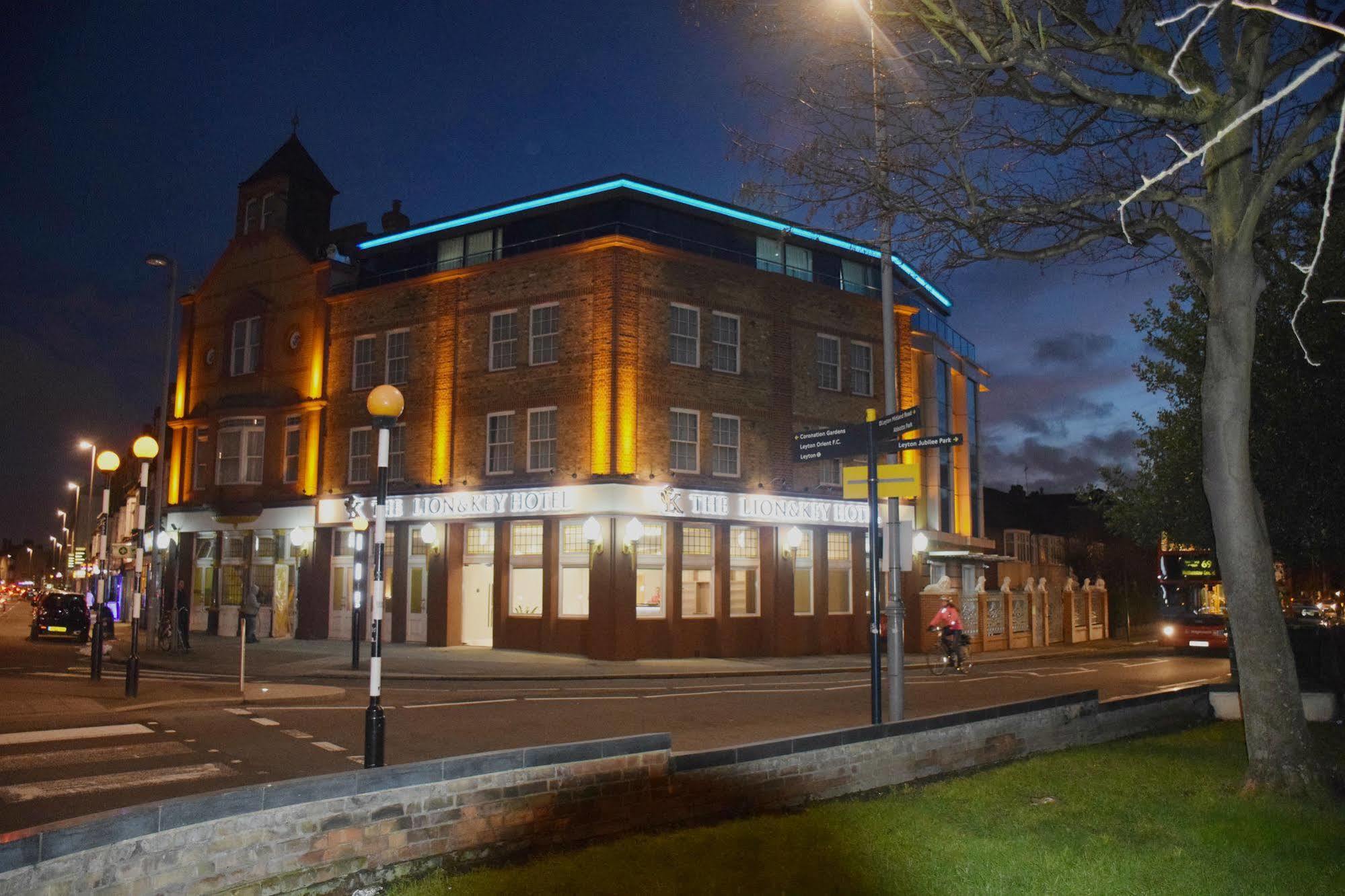 The Lion & Key Hotel Лондон Екстериор снимка